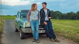 ARD Degeto MEIN WILDES HERZ - ALLES AUF SIEG, am Samstag (30.05.20) um 20:15 Uhr im ERSTEN. Jana (Lena Klenke) und ihr Freund Samy (Emilio Sakraya) haben Tr&auml;ume. &copy; ARD Degeto/Neue Sch&ouml;nhauser Filmproduktion, honorarfrei - Verwendung gem&auml;&szlig; der AGB im engen inhaltlichen, redaktionellen Zusammenhang mit genannter Degeto-Sendung und bei Nennung "Bild: ARD Degeto/Neue Sch&ouml;nhauser Filmproduktion" (S2+). ARD Degeto/Programmplanung und Presse, Tel: 069/1509-335, degeto-presse@degeto.de