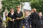 Von links: Hanna (Fanny Krausz), Hermine (Carin C. Tietze) und Pauline (Helena Sch&ouml;nfelder).