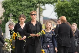 Von links: Hanna (Fanny Krausz), Hermine (Carin C. Tietze) und Pauline (Helena Sch&ouml;nfelder).