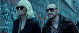 L-R: Lorraine Broughton (Charlize Theron) und David Percival (James McAvoy)