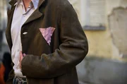 Der "rosa Winkel" diente zur Kenntlichmachung von Homosexuellen in den KZs.