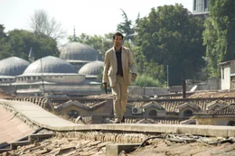 &Uuml;ber den D&auml;chern von Istanbul: Clive Owen als Louis Salinger