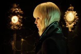 Lorraine Broughton (Charlize Theron)