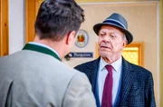 Werner (Dirk Galuba, r.) macht Pachmeyer Junior (Maximilian Laprell, l.) klar, dass die neue Bahnstrecke ein Fiasko für den Fürstenhof wäre. Werner (Dirk Galuba, r.) macht Pachmeyer Junior (Maximilian Laprell, l.) klar, dass die neue Bahnstrecke ein Fiasko für den Fürstenhof wäre.