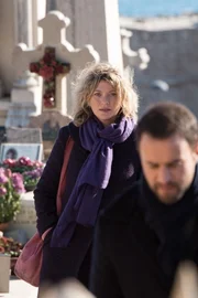 Candice Renoir (Cecile Bois, l.); Antoine Dumas (Raphael Lenglet, r.) Candice Renoir (Cecile Bois, l.); Antoine Dumas (Raphael Lenglet, r.)