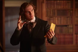 Charles Dickens (Dan Stevens)