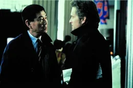 Michael Douglas als Nick Conklin, r.