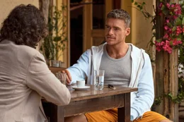 L-R: Nick Bali (Joseph Gordon-Levitt) und Elias 'Leonidas' (Richard Madden)