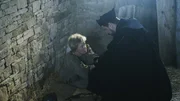 Einer der wenigen, die ihre Stimme gegen die Hexenverfolgung erhoben, ist der katholische Geistliche Friedrich Spee von Langenfeld, der vor einer Frau (Komparsin) kniet. Einer der wenigen, die ihre Stimme gegen die Hexenverfolgung erhoben, ist der katholische Geistliche Friedrich Spee von Langenfeld, der vor einer Frau (Komparsin) kniet.