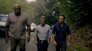 Ein neuer Fall wartet auf Steve (Alex O'Loughlin, r.), Danny (Scott Caan, M.) und Grover (Chi McBride, l.) ...