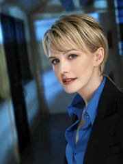 (2. Staffel) - Sie ist besitzt einen logisch, denkenden Verstand und die nötige Wärme, um sowohl ihre Fälle zu lösen, wie auch um sich in die Hinterbliebenen hinein zu versetzen: Lilly Rush (Kathryn Morris) (2. Staffel) - Sie ist besitzt einen logisch, denkenden Verstand und die nötige Wärme, um sowohl ihre Fälle zu lösen, wie auch um sich in die Hinterbliebenen hinein zu versetzen: Lilly Rush (Kathryn Morris)