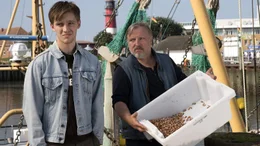 Lenny L&uuml;hr (Jonas Nay), Knud L&uuml;hr (Axel Prahl)