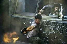 2084: Fabrikarbeiter Douglas Quaid (Colin Farrell, l.) hegt den Traum, einmal als Geheimagent unterwegs zu sein und sucht das Unternehmen "Rekall" auf, das falsche Erinnerungen implantiert. Dabei erf&auml;hrt er jedoch seine wahre Identit&auml;t: Er ist eigentlich Agent Hauser, der Regierungschef Cohaagen verraten und sich den Rebellen (Jessica Biel, r.) angeschlossen hat ...