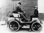 K35DPX 1901 Serpollet-Dampfauto. Aufnahme aus dem Jahr 1901. K35DPX 1901 Serpollet-Dampfauto. Aufnahme aus dem Jahr 1901.