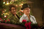 Erleben ein ganz besonderes Weihnachtsfest: Wade (CCH Pounder, l.) und Pride (Scott Bakula, r.) ...