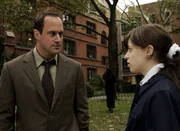 "Alien" -- Pictured: (l-r) Christopher Meloni as Det. Elliot Stabler, Violet O'neall as Helena. Szene: Stabler interviews a sophomore student. "Alien" -- Pictured: (l-r) Christopher Meloni as Det. Elliot Stabler, Violet O'neall as Helena. Szene: Stabler interviews a sophomore student.