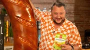 Was steckt in veganen Bratw&uuml;rsten von R&uuml;genwalder M&uuml;hle? Produktentwickler Sebastian Lege kennt die Inhaltsstoffe und baut die Veggie-Wurst nach.
