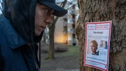 Ein Kind wird vermisst. Die Polizei startet eine große Suchaktion – die auch vom Täter bemerkt wird. Ein Kind wird vermisst. Die Polizei startet eine große Suchaktion – die auch vom Täter bemerkt wird.