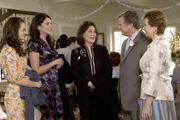 (v.l.n.r.) Rory (Alexis Bledel); Lorelai (Lauren Graham); Emily (Kelly Bishop); Howard (James Lashly); Mia (Kathy Baker)