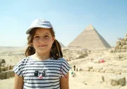 Maja besucht die Pyramiden.