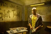 Kay (Wood Harris) verf&uuml;gt &uuml;ber Informationen, die Ma-Ma mit allen Mitteln vor der Staatsgewalt geheimzuhalten bereit ist.