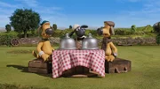Die Schafe feiern den Geburtstag des Farmers und kosten von seiner Torte.