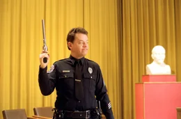 Sergeant Tackleberry (David Graf) macht mal wieder auf starken Mann ...