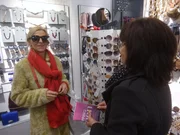 Kandidatin Christiane (l.) und Shoppingbegleitung Marion.