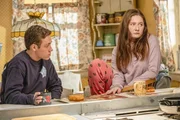 Ethan Cutkosky (Carl Gallagher), Emma Kenney (Debbie Gallagher). Ethan Cutkosky (Carl Gallagher), Emma Kenney (Debbie Gallagher).