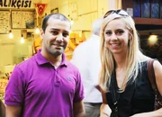 Coskun Uysal, der «Jamie Oliver von Istanbul», mit Moderatorin Nicole Berchtold Coskun Uysal, der «Jamie Oliver von Istanbul», mit Moderatorin Nicole Berchtold