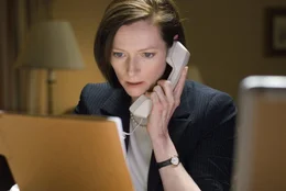Karen Crowder (Tilda Swinton)
