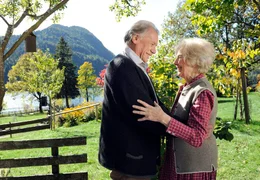 Johann (Franz Buchrieser) und seine Frau Marianne (Bibiana Zeller) sind gl&uuml;cklich, dass sie ihren Hof nicht verloren haben.