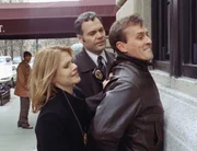 Die Detectives Eames (Kathryn Erbe) und Goren (Vincent D'Onofrio, M.) sind davon überzeugt, dass Dr. Kelmer (Robert Knepper) seine Frau ermordet hat.