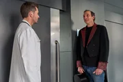 Alex Rode (Jan Hartmann, l.) führt mit Bernd Kaminski (Jürgen Hartmann) ein ernstes Gespräch über dessen Sohn.