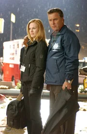 Die Amokfahrt einer alten Dame, die dabei sich und drei weitere Menschen in den Tod gerissen hat, wirft bei den Ermittlern Catherine (Marg Helgenberger) und Grissom (William Petersen) viele Fragen auf.