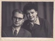 Sie &uuml;berlebt Stalins Terror, ihre Verschleppung ins Deutsche Reich, den Rassismus der Nazis, ihren Einsatz als NS-Zwangsarbeiterin und die Tyrannei in der Sowjetunion nach dem Krieg.