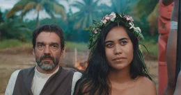 Exotische Zeremonie: Der Botaniker Philibert Commerson (Bruno Forget) mit einer Tahitianerin (Hinareva Tuahine).
