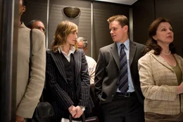 L-R: Madolyn (Vera Farmiga) und Colin Sullivan (Matt Damon)