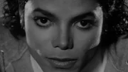 1982 erfolgt der Durchbruch als Solokünstler: 'Thriller' macht Michael Jackson zum internationalen Superstar.