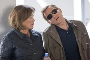 Overbeck (Roland Jankowsky) ist unter Drogen und verhält sich merkwürdig. Kommissarin Springer (Rita Russek) ist ratlos. Overbeck (Roland Jankowsky) ist unter Drogen und verhält sich merkwürdig. Kommissarin Springer (Rita Russek) ist ratlos.