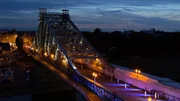 Blaues Wunder in Dresden: In der Abenddämmerung läuft es sich über die Loschwitzer Brücke am schönsten. Blaues Wunder in Dresden: In der Abenddämmerung läuft es sich über die Loschwitzer Brücke am schönsten.