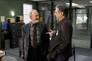 Gemeinsam untersuchen Rossi (Joe Mantegna, r.), Detective Gassner (Robert Englund, l.) und das restliche Team eine Serie ritueller Morde in Oregon ... Gemeinsam untersuchen Rossi (Joe Mantegna, r.), Detective Gassner (Robert Englund, l.) und das restliche Team eine Serie ritueller Morde in Oregon ...