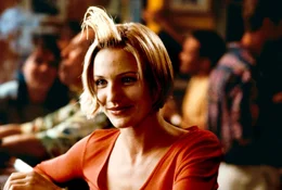 Auf unkonventionelle Weise erh&auml;lt Marys (Cameron Diaz) Frisur extrastarken Halt.