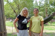 Jill Robinson rettet in China Kragenbären und päppelt sie wieder auf. Jill Robinson rettet in China Kragenbären und päppelt sie wieder auf.