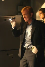 ITALIA 1 NELLA FOTO, DA SINISTRA: DAVID CARUSO (HORATIO CAINE) E ADAM RODRIGUEZ (ERIC DELKO). ITALIA 1 NELLA FOTO, DA SINISTRA: DAVID CARUSO (HORATIO CAINE) E ADAM RODRIGUEZ (ERIC DELKO).