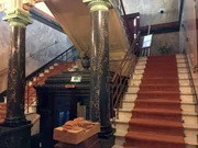 Früher die Familienvilla derer von Bleichert in Gohlis, zu DDR-Zeiten und heute Kulturhaus. Das Entree ist fast original erhalten.