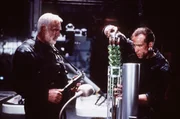 John Patrick Mason (Sean Connery, l.) und Stanley Goodspeed (Nicolas Cage, r.) haben die Raketen ausfindig gemacht und versuchen sie zu entsch&auml;rfen