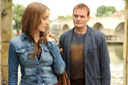Lily (Jeanette Hain) und Matthias (Devid Striesow) treffen sich heimlich.