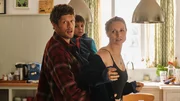 Das Elternpaar erhält schockierende Nachrichten über ihr Kind: James Norton als Pete Riley, Niamh Algar als Maddie Riley. Das Elternpaar erhält schockierende Nachrichten über ihr Kind: James Norton als Pete Riley, Niamh Algar als Maddie Riley.