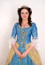 Die Prinzessin (Jennifer Ulrich) hat sich unsterblich in Hans verliebt. Die Prinzessin (Jennifer Ulrich) hat sich unsterblich in Hans verliebt.